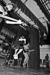 Noyze Akademi during a synchronized jump, keeping the audience on its feet.<br/><span class='courtesyName'> Photo Courtesy - Margub Ali  </span> 